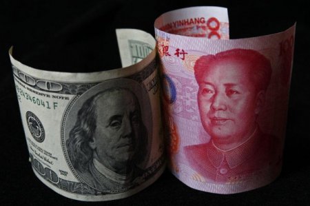 Падение китайской валюты может привести к подорожанию смартфонов