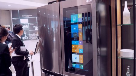 Microsoft выпустит на рынок в 2017 году смарт-холодильник и шлем MV-реальности
