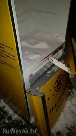 В Киеве варварски уничтожили последний холодильник с едой для бедных (ФОТО)