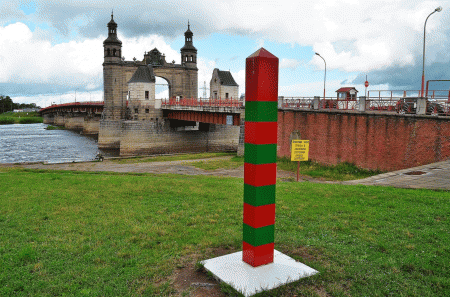 Калининград предложил Литве поставлять стройматериалы для стены на границе с Россией