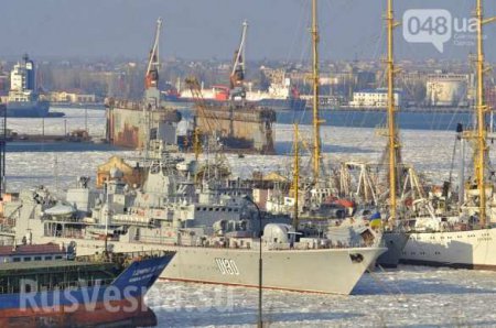 Военный флот Украины вмёрз в лёд в Одесском заливе (ФОТО)