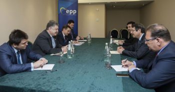 Порошенко обсудил с президентом Кипра санкции против РФ