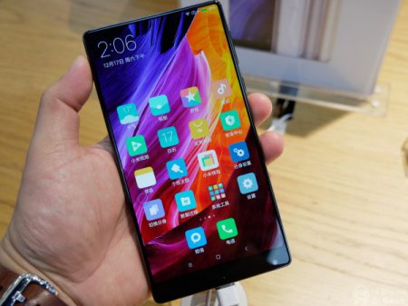 Компания Xiaomi установит в смартфон Mi Mix 2 сканер отпечатков пальцев