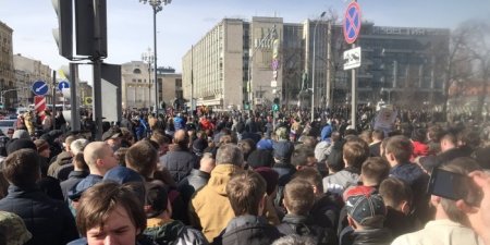 Власти Москвы назвали безукоризненными действия полиции во время несанкционированной акции на Тверской