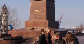 В Одессе повредили памятник советским матросам