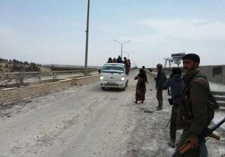 Курды полностью блокировал город Табка западнее Ракки - Военный Обозреватель