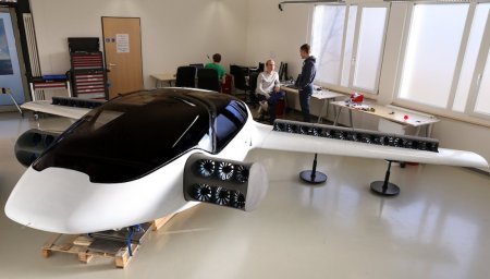В Германии прошли успешные испытания летающего электрокара «The Lilium Jet»