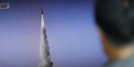Запущенная Северной Кореей ракета упала в экономической зоне Японии