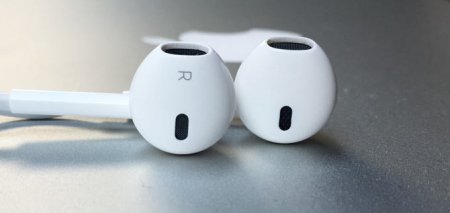 Раскрыта тайна подозрительных отверстий в Apple EarPod
