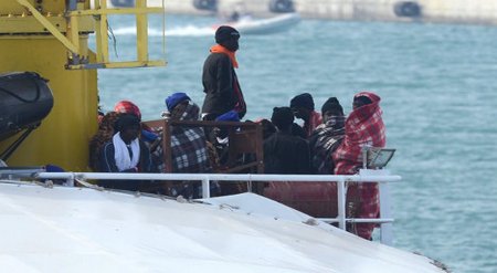 У берегов Ливии спасли 380 мигрантов