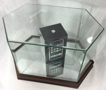 iPhone первого поколения выставили на интернет-аукционе