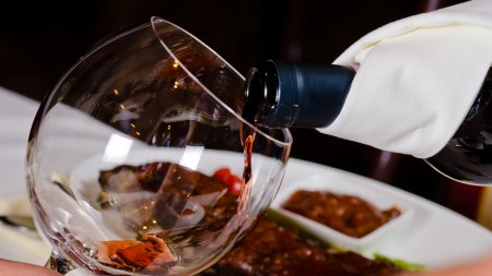 Самые распространённые ошибки, которые мы совершаем при выборе вина в ресто ...