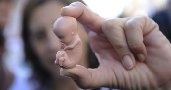 В Раду внесен законопроект о праве врача отказаться делать аборт