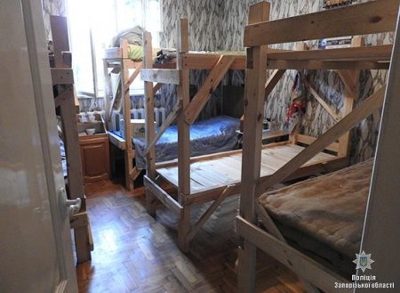 Связывали и морили голодом: в Запорожье украинцев пытали в «реабилитационном центре» (ФОТО)