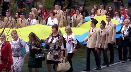 «Женщины Украины» на «марше мира»: «Слава нации — смерть ворогам!»