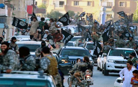 BBC: США позволили сотням боевиков ИГ покинуть Ракку