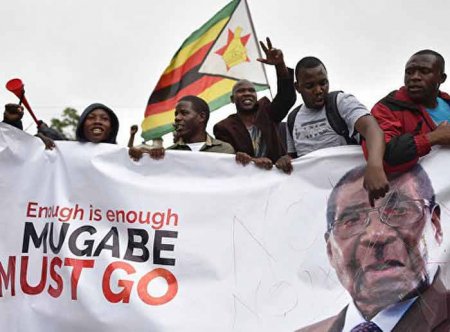 Президент Зимбабве согласился уйти в отставку, сообщили СМИ
