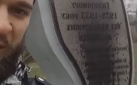 Памятник жертвам Голодомора в Конотопе облили неизвестным веществом