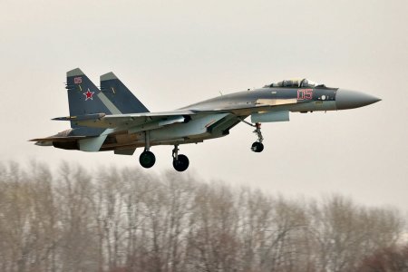 Два звена Су-35 совершили перелёт из Комсомольска-на-Амуре на аэродром базирования в Карелии Армия и Флот
