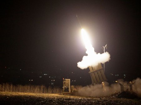 Израиль подвергся ракетному обстрелу. Две ракеты сбиты системой ПРО "Железный купол"