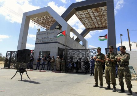 Египет временно возобновил пограничное сообщение с сектором Газа