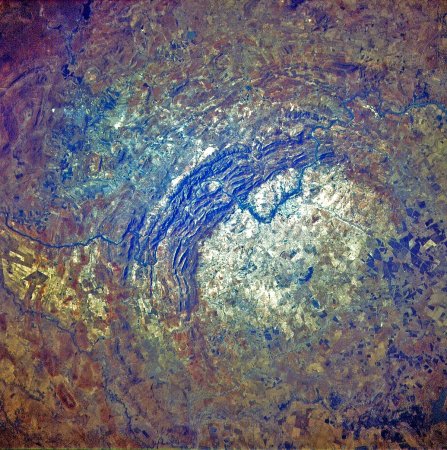 Самые грандиозные кратеры Земли (1)