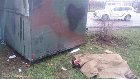 Девушке срезало голову: грузовик ВСУ протаранил остановку с людьми под Николаевом (ФОТО, ВИДЕО 18+)
