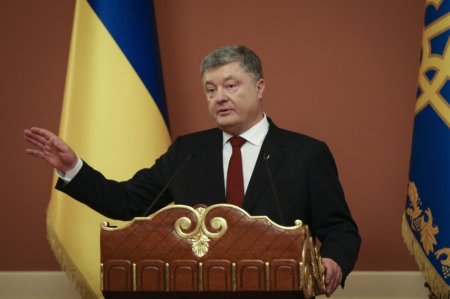Порошенко обратился к иностранным послам и призвал «не верить России»
