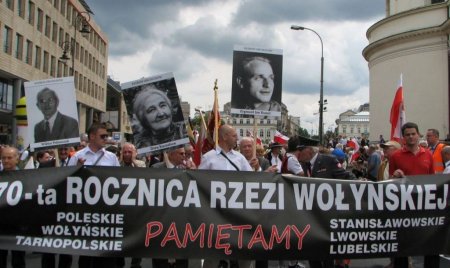В Польше въезжающих украинцев проверяют на «бациллы бандерства»