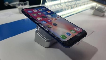 На MWC 2018 презентовали самый дешевый клон iPhone X