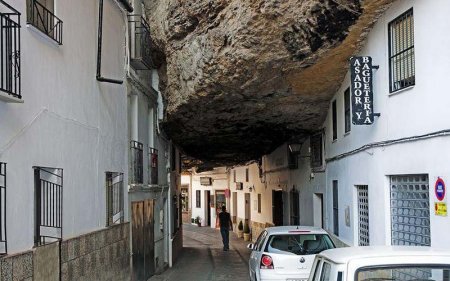 Город под скалой, Сетениль-де-лас-Бодегас, Испания