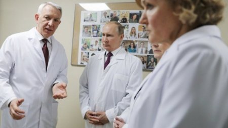 10 главных заявлений Путина на встрече с медиками