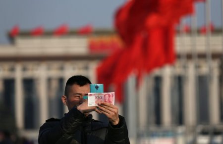 Китай изучит возможность девальвации юаня