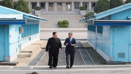 Лидеры КНДР и Южной Кореи провели переговоры впервые за 11 лет