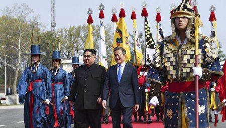 Лидеры КНДР и Южной Кореи провели переговоры впервые за 11 лет