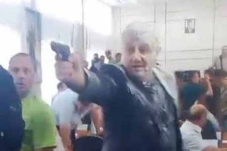 Это Украина: боевики «Правого сектора» облили депутата кефиром, он в ответ открыл стрельбу (ФОТО, ВИДЕО)