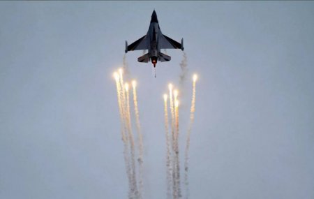 ВВС Ирака нанесли удар по позициям ИГ* в Сирии