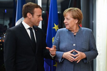 Закулисье: Порошенко встречается с Макроном и Меркель в немецком Аахене