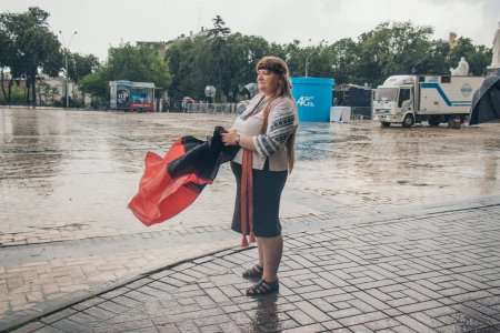 В Киеве под дождем прошел Мегамарш вышиванок