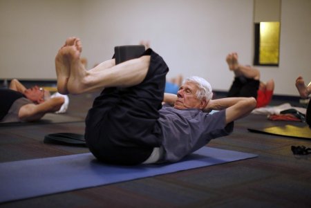 Пилатес: 5 упражнений, которые способны творить чудеса с организмом зрелого возраста.