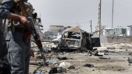 В результате взрыва автомобиля в Афганистане погибли не менее 17 человек