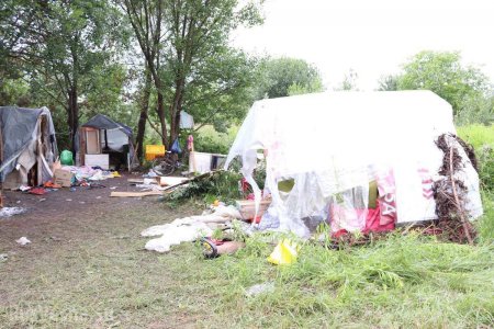 Погромы продолжаются: подо Львовом атаковали лагерь цыган, есть жертвы (+ФОТО)