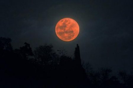 "Великое землетрясение": Кровавая Луна оказалась предвестником конца света