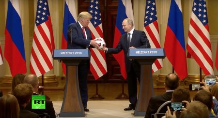 Путин подарил Трампу мяч ЧМ-2018