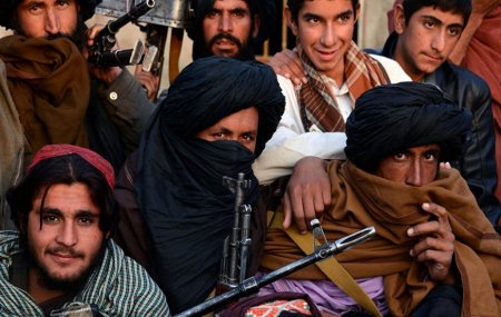 На западе Афганистана командир и 50 боевиков сдались властям