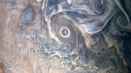В NASA опубликовали необычный пейзаж с поверхности Юпитера