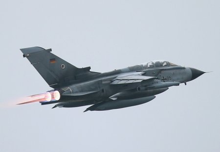 Правительство Германии изучает возможность использования своей авиации для ударов по Сирии