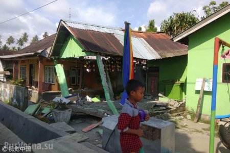 Страшное цунами в Индонезии: сотни погибших, число жертв продолжает расти (ФОТО, ВИДЕО)