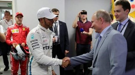 Владимир Путин посетил Гран-при «Формулы-1» в Сочи