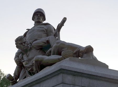 Борьба с историей: в Варшаве решили снести памятник Благодарности Красной армии